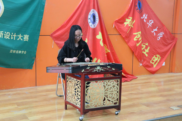 科創(chuàng)社團(tuán)學(xué)生表演節(jié)目 (2)a.jpg