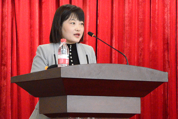 6省林學會秘書包穎主持典型發(fā)言.jpg